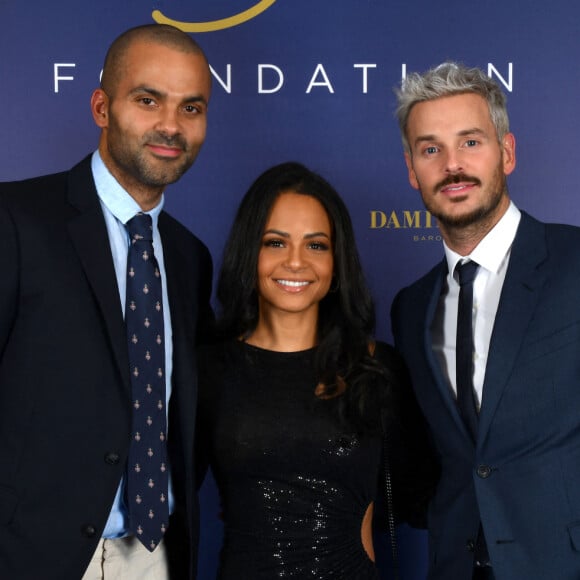 Exclusif - Tony Parker, Christina Milian et son mari M. Pokora (Matt Pokora) - Photocall du gala annuel de la Fondation Elina Svitolina au Yacht Club de Monaco. Le 2 décembre 2022 © Bruno Bebert / Bestimage Le vendredi 2 décembre 2022, la Fondation Elina Svitolina a organisé une vente aux enchères lors de son dîner de gala annuel, qui s'est tenu pour la première fois au Monaco Yacht Club. Les fonds récoltés lors de cette soirée, placée sous le Haut Patronage de Son Altesse Sérénissime le Prince Albert II de Monaco, serviront à financer les programmes mis en place par la Fondation depuis 2019 dont le programme de relance du tennis ukrainien d'après-guerre, mais aussi à poursuivre la soutien logistique et matériel apporté aux familles des bénéficiaires durement touchés par la guerre en Ukraine. Parmi les invités de marque d'Elina Svitolina-Monfils pour l'événement, sachez que nous sommes vraiment heureux d'accueillir : • A.Schevchenko (légende du football ukrainien), • T.Parker (Champion NBA et All-Star Player de France), • G.Monfils (joueur de tennis français et ancien numéro 8 mondial) • M.Harnois (médaillée olympique en taekwondo) • T.Miroshnechenko (présentateur de télévision ukrainien) • L.Nikitiuk (présentatrice de télévision ukrainienne) • M.Pokora et C.Milian • C.Botino • A. Karembeu • F.DAURE : Délégué aux Relations avec la Principauté de Monaco et Subdélégué au Contrôle de gestion • A.Popovchenko • M.de.Passy " J'organise le dîner de gala annuel de ma Fondation à un moment très difficile pour mon pays... Pour moi, c'est l'occasion de rappeler une fois de plus à tous que la guerre continue ", déclare Elina Svitolina. "Mon objectif est de rassembler ceux qui soutiennent l'Ukraine et de trouver de nouveaux amis et partenaires pour ma Fondation, qui travaille à la fois pour soutenir les enfants talentueux et pour développer le tennis. L'équipe et moi-même croyons fermement à la victoire et pensons déjà à la restauration d'après-guerre des infrastructures sportives. Les jeunes talents qui ont fui le pays à cause de la guerre doivent savoir qu'ils seront bientôt les bienvenus chez eux ". Plus d'une quinzaine de lots exceptionnels ont été proposés au cours de la soirée qui a réuni des invités internationaux du monde du sport et du spectacle, réunis pour l'occasion autour de la championne ukrainienne pour soutenir sa Fondation et ses actions. Cette soirée, placée sous le signe de la solidarité et du sport, était l'occasion de faire le point sur les actions mises en place en 2022 par la Fondation mais aussi de rencontrer des sportifs engagés lors d'un cocktail et d'un dîner dans l'un des lieux les plus emblématiques de la France : La Principauté de Monaco.