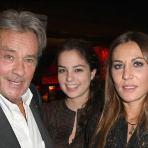 Mathilde Seigner, Anouchka Delon et Alain Delon.