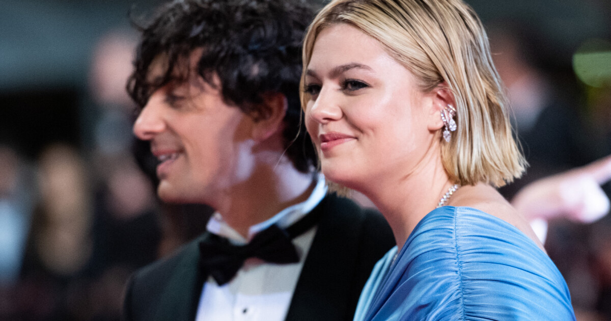 Louane et son amoureux Florian dévoilent une surprise pendant leurs ...