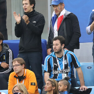 Dany Boon et son fils Mehdi Boon - Célébrités dans les tribunes lors de la demi-finale de la coupe du monde opposant la France à la Belgique à Saint-Pétersbourg, Russie, le 10 juillet 2018. La France a gagné 1-0. © Cyril Moreau/Bestimage