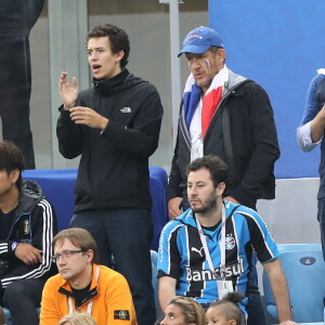 Dany Boon et son fils Mehdi - Célébrités dans les tribunes lors de la demi-finale de la coupe du monde opposant la France à la Belgique à Saint-Pétersbourg le 10 juillet 2018 © Cyril Moreau/Bestimage