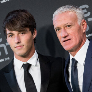 Dylan Deschamps s'offre une belle fête de fiançailles
 
Didier Deschamps, sa femme Claude et leur fils Dylan - Les célébrités arrivent à la cérémonie des Trophées Fifa au Royal Festival Hall à Londres, Royaume Uni. © Cyril Moreau/Bestimage