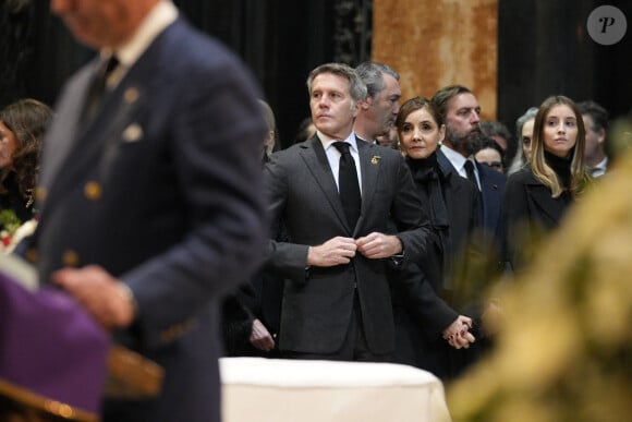 Malgré leur éloignement assumé pour raison professionnelle - Clotilde Courau mène sa carrière d'actrice en France -, 
Le prince Emmanuel-Philibert de Savoie, La princesse Clotilde Courau de Savoie, Le prince Aimone et la princesse Olga de Savoie Aoste, La princesse Vittoria de Savoie - La cérémonie funéraire de Victor Emmanuel de Savoie, fils du dernier roi d'Italie, en la cathédrale Saint-Jean-Baptiste de Turin, le 10 février 2024.