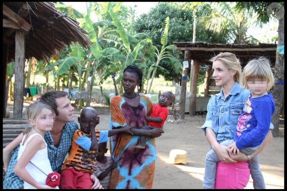 ils forment une belle famille toujours unie
EXCLUSIF - Emmanuel-Philibert de Savoie et Clotilde de Savoie avec leurs filles Vittoria et Luisa au Kenya (archive)