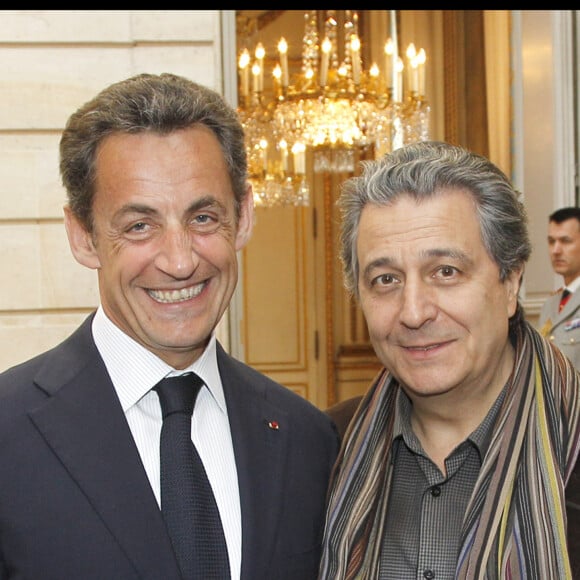 Exclusif - Nicolas Sarkozy et Christian Clavier - Cérémonie de remise des insignes de commandeur de l'ordre national du mérite à Mireille Darc au palais de l'Elysée