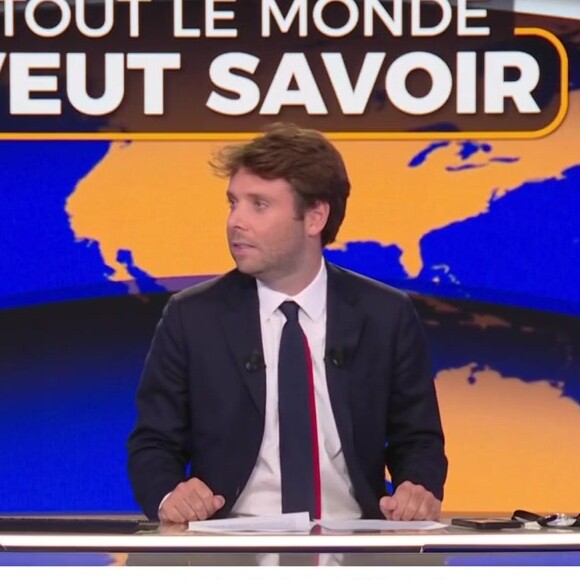 Benjamin Duhamel s'est installé chaque soir entre 18h50 et 20 heures sur BFMTV avec l'émission "Tout le monde veut savoir"
Benjamin Duhamel sur le plateau de "Tout le monde veut savoir"