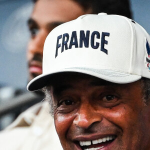 Bébé est né le 21 octobre 2024 à 17h56 et répond au doux nom de Keelaani
Yannick Noah - Célébrités dans les tribunes lors du match de football du PSG face à Montpellier au Parc des Princes à Paris le 24 August 2024. © Matthieu Mirville/Bestimage Celebs attending