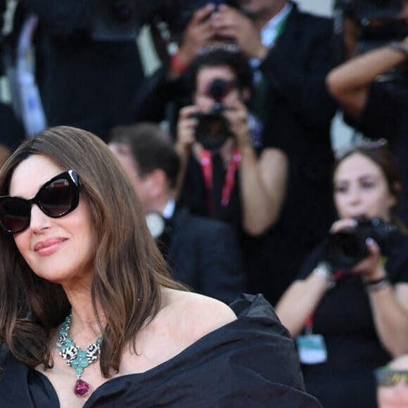 Une tenue inspire tout droit de l'univers gothique du réalisateur.
Monica Bellucci et Tim Burton lors de la cérémonie d'ouverture de la 81ème édition du Festival de la Mostra de Venise, le 28 août 2024