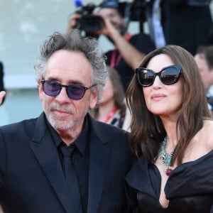 Monica Bellucci, qui partage la vie du réalisateur le plus gothique d'Hollywood, depuis deux ans avait mis le paquet
Monica Bellucci et Tim Burton lors de la cérémonie d'ouverture de la 81ème édition du Festival de la Mostra de Venise, le 28 août 2024