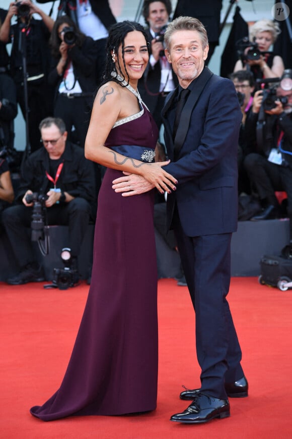 Giada Colagrande et Willem Dafoe lors de la cérémonie d'ouverture de la 81ème édition du Festival de la Mostra de Venise, le 28 août 2024