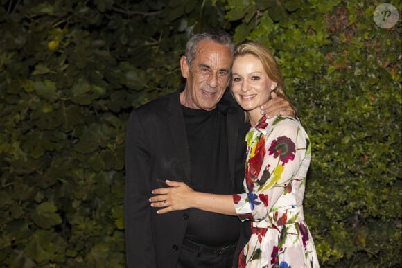 Exclusif - Thierry Ardisson et sa femme Audrey Crespo-Mara - Véronique Sanson en concert à l'occasion de la présentation de sa tournée "Hasta Luego" au théâtre de Verdure lors du festival de Ramatuelle le 1er aout 2023. © Cyril Bruneau / Festival de Ramatuelle / Bestimage