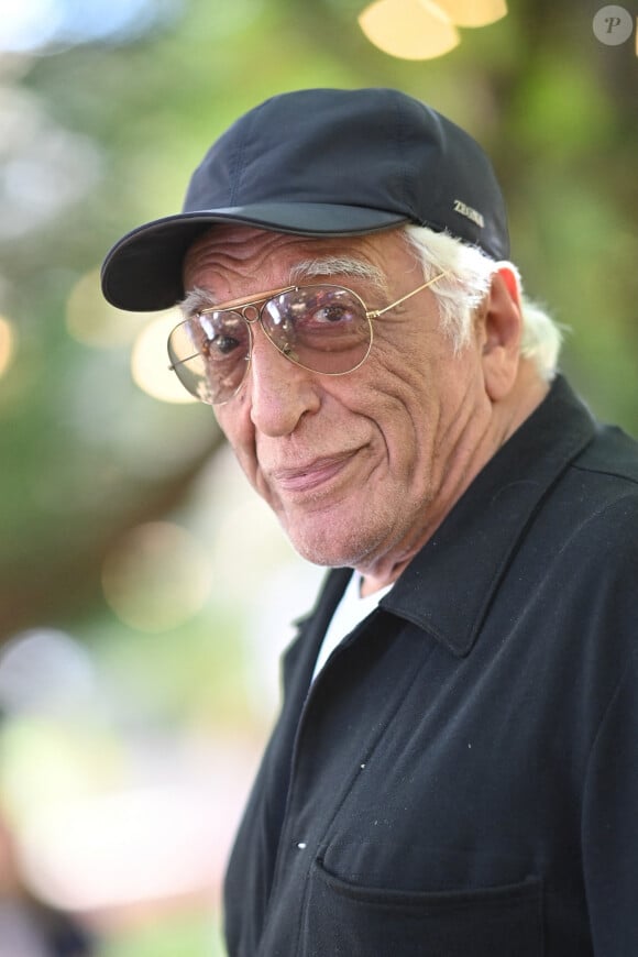 Gérard Darmon assiste au photocall de A l'Ancienne lors du 17e Festival du film francophone d'Angoulême le 28 août 2024 à Angoulême, France. Photo par Franck Castel/ABACAPRESS.COM