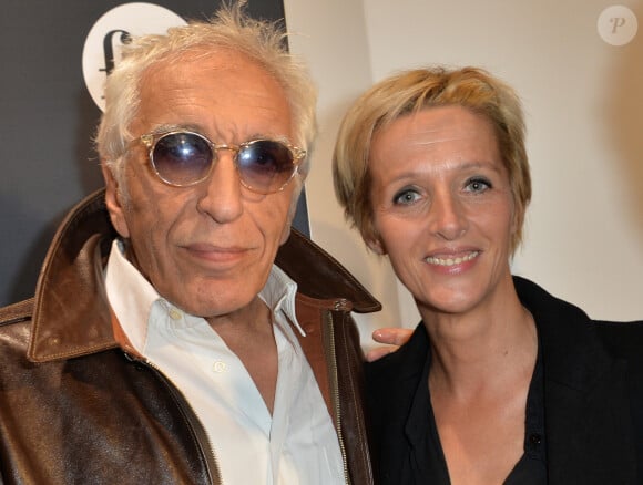 Le comédien est en couple avec Christine, avec qui il s'est marié en 2014.Gérard Darmon, sa femme Christine- Soirée d'inauguration de la FIAC 2015 organisée par Orange au Grand Palais à Paris, le 21 octobre 2015. © Veeren / Bestimage