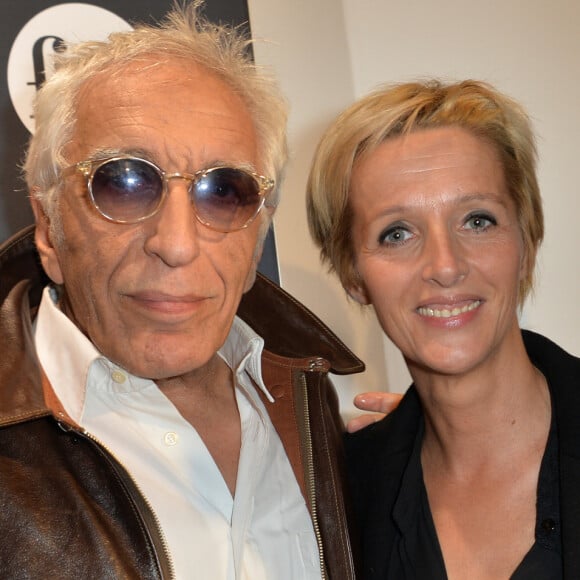 Le comédien est en couple avec Christine, avec qui il s'est marié en 2014.Gérard Darmon, sa femme Christine- Soirée d'inauguration de la FIAC 2015 organisée par Orange au Grand Palais à Paris, le 21 octobre 2015. © Veeren / Bestimage