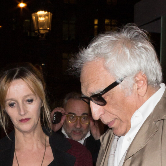 Gérard Darmon et sa femme Christine arrivent à l'avant-première du film "Chacun sa vie" au cinéma UGC Normandie à Paris, France, le 13 mars 2017. © Agence/Bestimage 