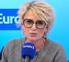 Après l'arrêt de son émission quotidienne "Sophie & Les copains", Sophie Davant a hérité d'un nouveau rendez-vous sur Europe 1
Sophie Davant dans le studio d'Europe 1