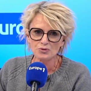 Après l'arrêt de son émission quotidienne "Sophie & Les copains", Sophie Davant a hérité d'un nouveau rendez-vous sur Europe 1
Sophie Davant dans le studio d'Europe 1