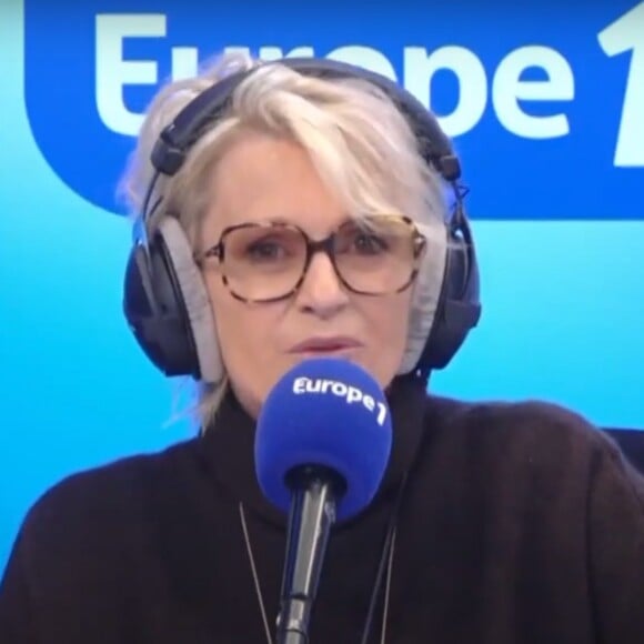 Sophie Davant est désormais à retrouver chaque samedi et chaque dimanche avec l'émission "Les Histoires d'amour extraordinaires de Sophie Davant" entre 16 heures et 17 heures sur Europe 1
Sophie Davant dans le studio d'Europe 1