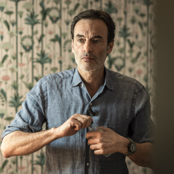 A Douchy, fleurs et photos ont été déposées devant les grilles de la Brûlerie
Exclusif - Anthony Delon - Anthony Delon fait la promotion de son livre "Bastingage" sur le plateau de l'émission "C à Vous" à Paris. © Cyril Moreau/Bestimage 