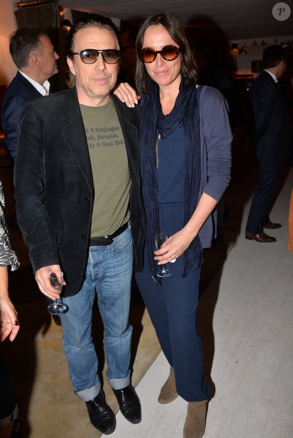 "Quand je t"ai rencontrée, tu étais déjà reporter de guerre, donc, je savais", lui répète Philippe.Philippe Vandel et Dorothée Olliéric - Lancement de la marque de lunettes "Nathalie Blanc" au restaurant "Ma Cocotte" à Saint-Ouen le 24 septembre 2015. No web - online pour suisse et Belgique