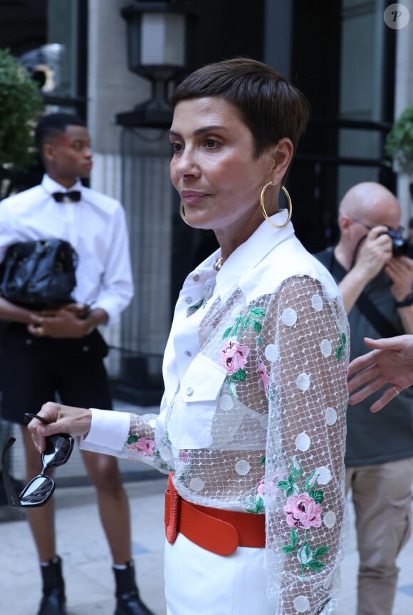 A la fin de la formation, les participants se verront en outre remettre personnellement leur attestation de participation par Cristina Cordula en personne.
Cristina Cordula - Arrivées au défilé de mode Femmes Haute-Couture automne-hiver 2024/2025 "Giambattista Valli" lors de la fashion week de Paris. © Denis Guignebourg / Bestimage