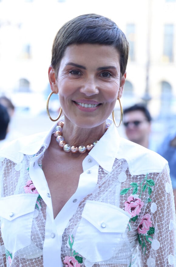 Et pour y participer, c'est peu dire qu'il faut mettre la main au porte-monnaie...
Cristina Cordula - Arrivées au défilé de mode Femmes Haute-Couture automne-hiver 2024/2025 "Giambattista Valli" lors de la fashion week de Paris. © Denis Guignebourg / Bestimage