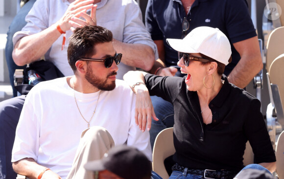 Cristina Cordula et son fils Enzo dans les tribunes des Internationaux de France de tennis de Roland Garros 2024 à Paris, France. © Jacovides-Moreau/Bestimage