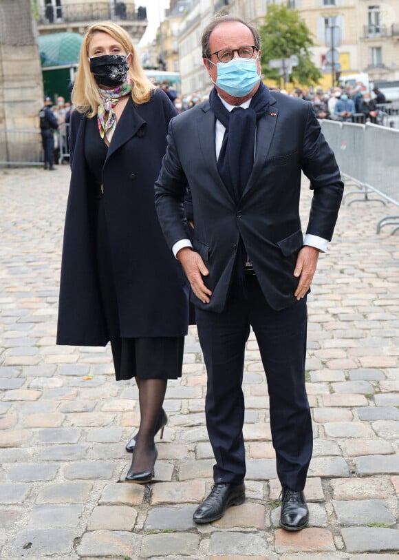 François Hollande et Julie Gayet - Arrivées aux obsèques de Juliette Gréco en l'église Saint-Germain-des-Prés. Le 5 octobre 2020 © Jacovides-Moreau / Bestimage