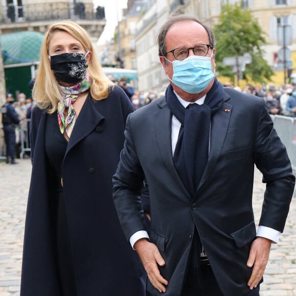 François Hollande et Julie Gayet - Arrivées aux obsèques de Juliette Gréco en l'église Saint-Germain-des-Prés. Le 5 octobre 2020 © Jacovides-Moreau / Bestimage