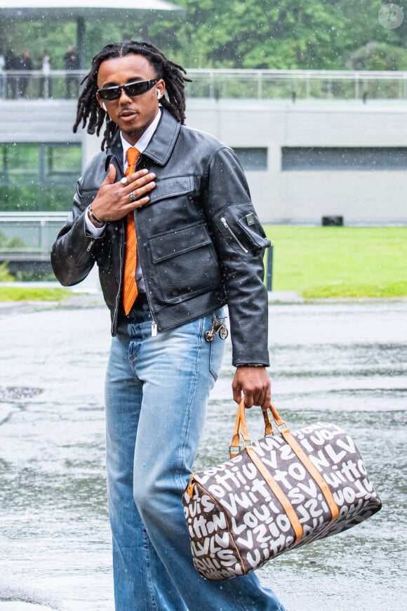 Jules Kounde - Arrivée des joueurs de l'Equipe de France de football à Clairefontaine. © Baptiste Autissier / Panoramic / Bestimage