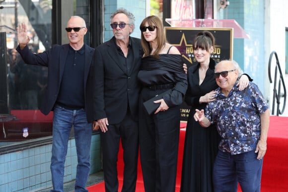 Ce mardi 3 septembre 2024, le cinéaste Tim Burton a inauguré son étoile sur la Walk of Fame en présence de sa compagne Monica Bellucci qui a été à l'affiche de la suite de "Beetlejuice".
Los Angeles : Michael Keaton, Tim Burton, Monica Bellucci, Winona Ryder, Danny DeVito à la cérémonie de remise des étoiles de Tim Burton sur le Hollywood Walk of Fame le 3 septembre 2024.
CA (Image de crédit : © Kay Blake/ZUMA Press Wire)