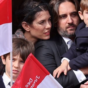 Raphaël Elmaleh, Charlotte Casiraghi, Dimitri Rassam et leur fils Balthazar Rassam au balcon du palais lors de la Fête Nationale de la principauté de Monaco le 19 novembre 2022. © Dominique Jacovides / Bruno Bebert / Bestimage