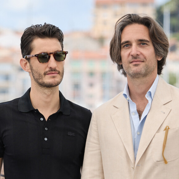 Les co-réalisateurs Matthieu Delaporte et Alexandre de La Patellière, Pierre Niney, le producteur Dimitri Rassam - Photocall du film "Le comte de Monte Cristo" (Hors Compétition) lors du 77ème Festival International du Film de Cannes (14 - 25 mai 2024), le 23 mai 2024. © Moreau / Jacovides / Bestimage