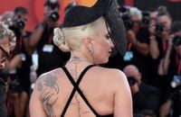 Lady Gaga à Venise dans une robe incroyable avec son futur mari, dont le CV est très chargé !