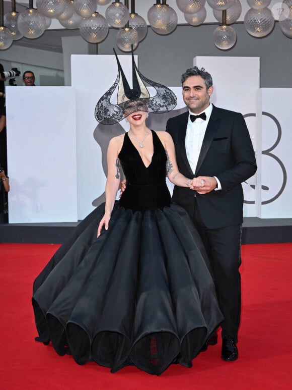 Les bijoux Tiffany & Co., avec une necklace en platine et or, ont complété le look
81ème Mostra de Venise 2024 - huitième soirée. tapis rouge du film " Joker : folie à deux " Sur la photo : Lady Gaga et son petit ami Michael Polansky