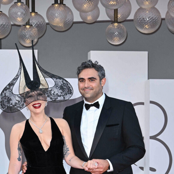 Les bijoux Tiffany & Co., avec une necklace en platine et or, ont complété le look
81ème Mostra de Venise 2024 - huitième soirée. tapis rouge du film " Joker : folie à deux " Sur la photo : Lady Gaga et son petit ami Michael Polansky