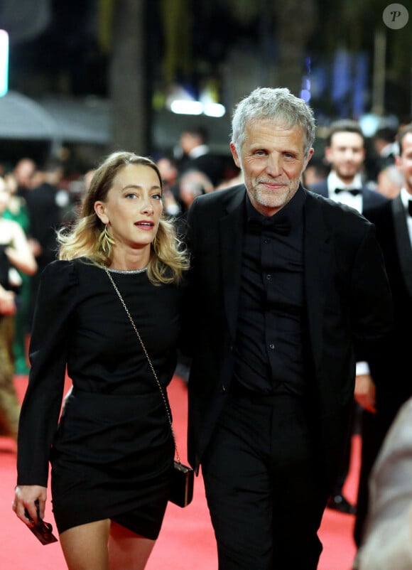 Stéphane Guillon et sa compagne Sophie Maréchal - Montée des marches du film " Frère et Soeur " lors du 75ème Festival International du Film de Cannes. Le 20 mai © Dominique Jacovides / Bestimage