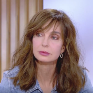 Anne Parillaud se confie sur sa relation avec Alain Delon, alors qu'elle n'avait que 20 ans, sur le plateau de "C à Vous".