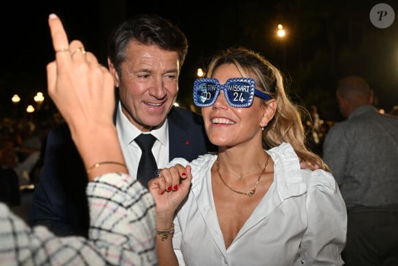 Autour du couple, qui s'est livré à quelques petites fantaisies, 6000 personnes participaient aux festivités.Christian Estrosi, le maire de Nice, avec sa femme, Laura Tenoudji Estrosi et son invité d'honneur Renaud Muselier, le président de la région PACA, a orchestré "Lou Festin Nissart", un diner amical et convivial autour du maire, au jardin Albert 1er sur la Coulée Verte à Nice le 6 septembre 2024. Plus de 6000 personnes étaient réunies en plein coeur de Nice, à l'initiative de l'association des Amis du Maire pour soutenir Christian Estrosi qui a fait son discours politique de rentrée abordant autant les sujets de politique nationale que locale. Horizons. © Bruno Bebert/Bestimage