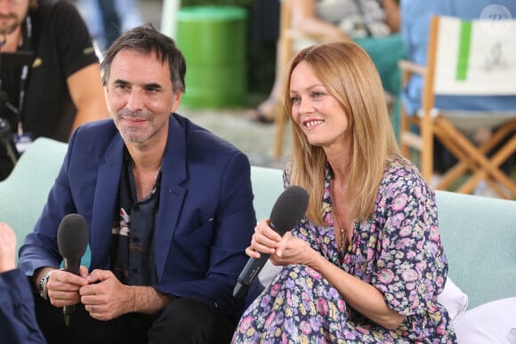 Le mari de Vanessa Paradis en rêvait depuis plus de vingt ans...
Samuel Benchetrit et Vanessa Paradis lors du Photocall de Cette Musique ne joue pour Personne dans le cadre du 14ème Festival du Film d'Angoulême à Angoulême, en France, 28 août 2021. Photo par Jerome Domine/ABACAPRESS.COM