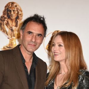 Il a attendu pour cela que ses deux enfants grandissent...
Samuel Benchetrit et Vanessa Paradis arrivent à la 33e cérémonie des Molières du théâtre français qui se tient aux Folies Bergeres à Paris, France, le 30 mai 2022. Photo par Mireille Ampilhac/ABACAPRESS.COM