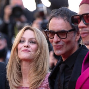 Vanessa Paradis et Samuel Benchetrit assistent à la première de De Son Vivant dans le cadre du 74e Festival international du film de Cannes, à Cannes, en France, le 10 juillet 2021. Photo par Aurore Marechal/ABACAPRESS.COM