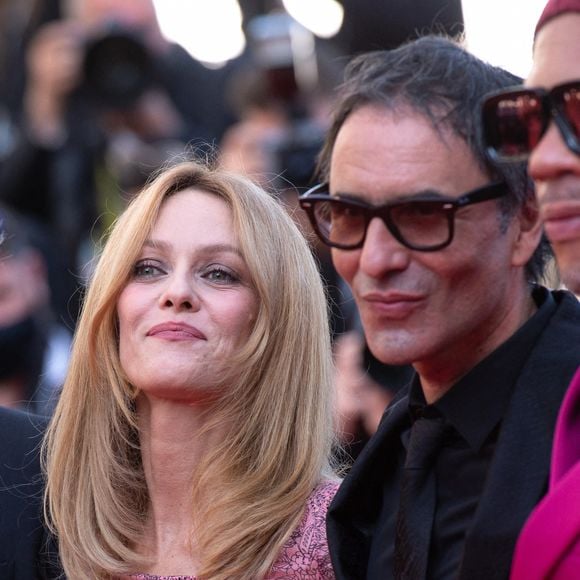 Vanessa Paradis et Samuel Benchetrit assistent à la première de De Son Vivant dans le cadre du 74e Festival international du film de Cannes, à Cannes, en France, le 10 juillet 2021. Photo par Aurore Marechal/ABACAPRESS.COM