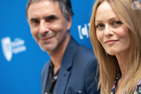 Samuel Benchetrit et Vanessa Paradis assistent au photocall de Cette musique ne joue pour personne lors du 14ème Festival du Film Francophone d'Angoulême, le 28 août 2021 à Angoulême France.Photo by David Niviere/ABACAPRESS.COM