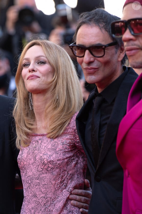 Vanessa Paradis et Samuel Benchetrit assistent à la première de De Son Vivant dans le cadre du 74e Festival international du film de Cannes, à Cannes, en France, le 10 juillet 2021. Photo par Aurore Marechal/ABACAPRESS.COM