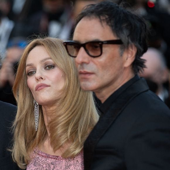 Grosse annonce pour Samuel Benchetrit
Le réalisateur Samuel Benchetrit et Vanessa Paradis assistent à la projection du film "De Son Vivant" lors du 74ème Festival de Cannes à Cannes, France. Photo par Shootpix/ABACAPRESS.COM