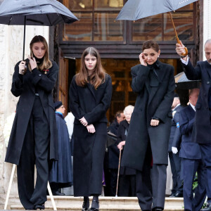 Les princesses Luisa et Vittoria de Savoie avec leur mère, la princesse Clotilde Courau de Savoie - Sorties des funérailles du prince Victor Emmanuel de Savoie en la cathédrale Saint-Jean-Baptiste de Turin le 10 février 2024. © Dominique Jacovides/Bestimage 