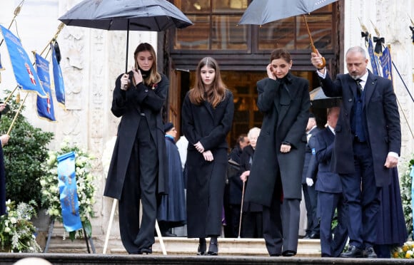 Les princesses Luisa et Vittoria de Savoie avec leur mère, la princesse Clotilde Courau de Savoie - Sorties des funérailles du prince Victor Emmanuel de Savoie en la cathédrale Saint-Jean-Baptiste de Turin le 10 février 2024. © Dominique Jacovides/Bestimage 