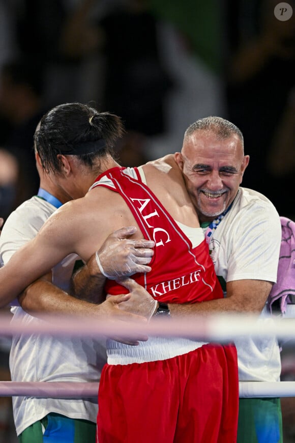 Imane Khelif devient championne olympique en -66 kg aux JO de Paris 2024, le 9 aout 2024. L'Algérienne Imane Khelif, dont la féminité a été remise en question, devient championne olympique en - 66 kg, en battant la Chinoise Y.Liu, en finale aux Jeux Olympiques de Paris2024 (JO), le 9 août 2024. © Jacovides-Perusseau / Bestimage 