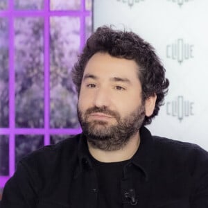 Exclusif - Mouloud Achour sur le plateau de l'émission Clique, présentée par M.Achour et diffusée le 05 février 2022 à 12h45 sur Canal+ en clair, à Paris, France, le 3 février 2022. © Jack Tribeca/Bestimage 